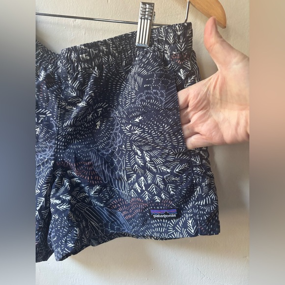 Girls Patagonia Baggies Shorts Size XL
EXC - Picture 5 of 9